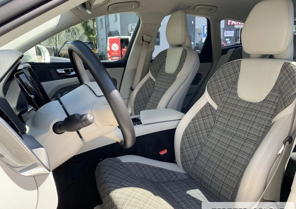 Volvo XC 60 cena 134900 przebieg: 124710, rok produkcji 2020 z Kraków małe 277